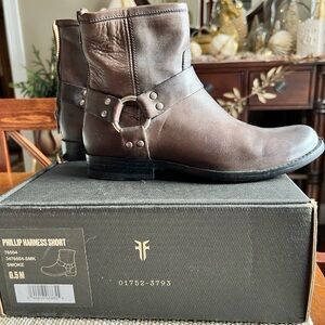 Frye Phillip Harness Short Boots - Smoke Brown